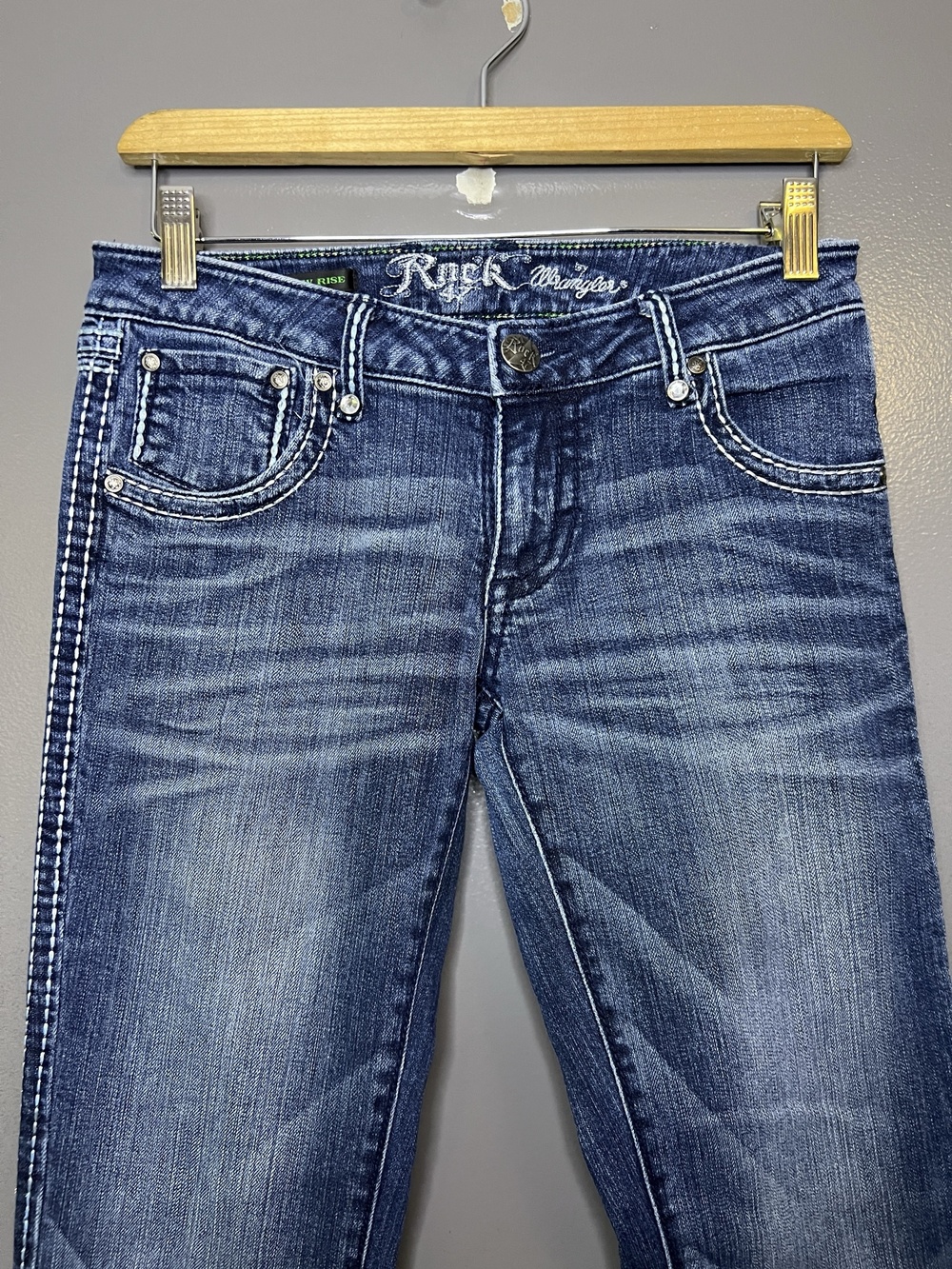 Wrangler Rock 47 Bootcut Jeans Womens 0 Medium Wash Blue Embellished Denim